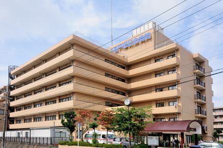 近くの東戸塚記念病院まで1,005m（徒歩13分）
