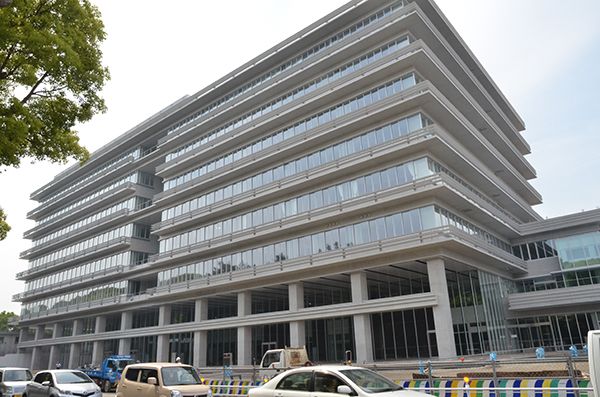 近くの平塚市役所まで537m（徒歩7分）