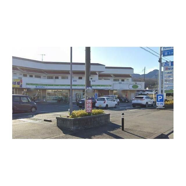 近くのファミリーマート厚木上荻野店まで666m（徒歩9分）