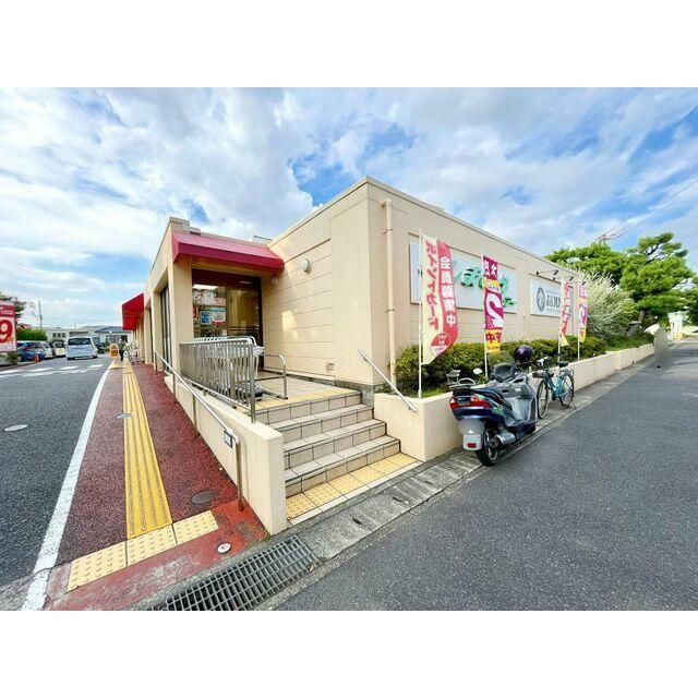 近くのしまむらストアーすみれ平店まで920m（徒歩12分）