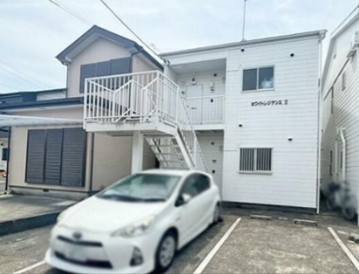 近くの愛甲石田駅前郵便局まで163m（徒歩3分）