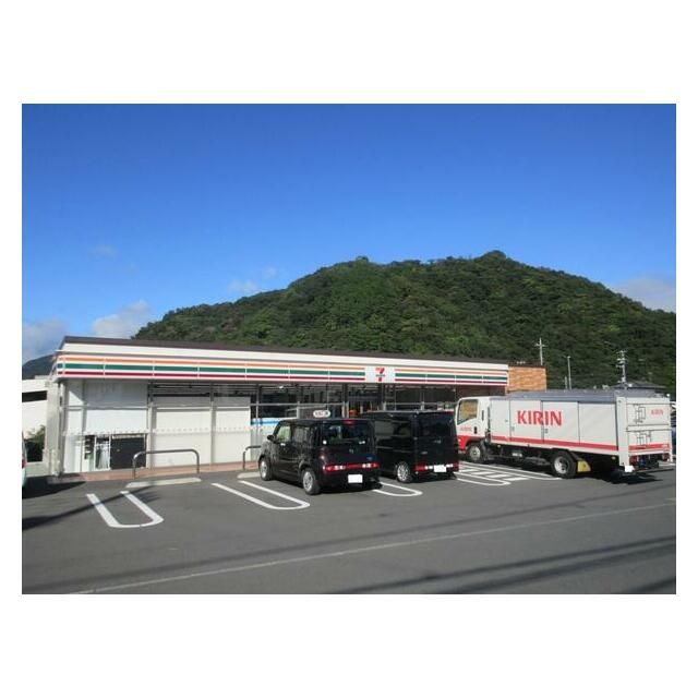 近くのセブンイレブン秦野河原町店まで699m（徒歩9分）