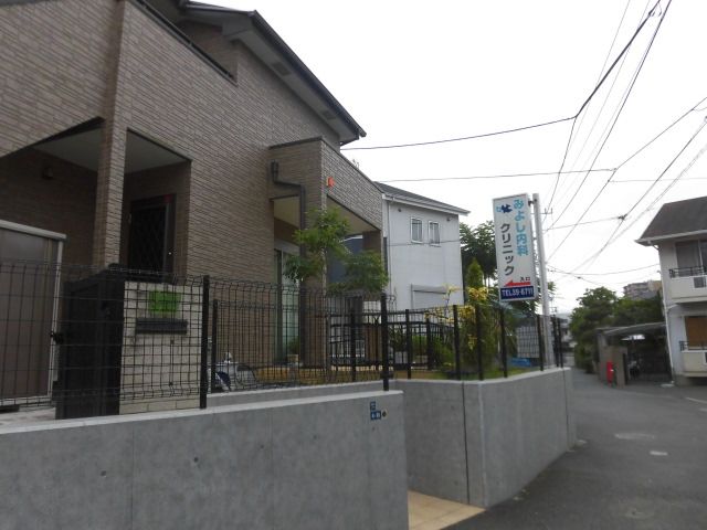 近くのみよし内科クリニックまで323m（徒歩5分）