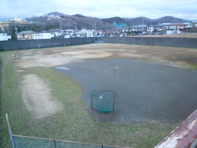 近くの毛利台スポーツ広場まで1,090m（徒歩14分）