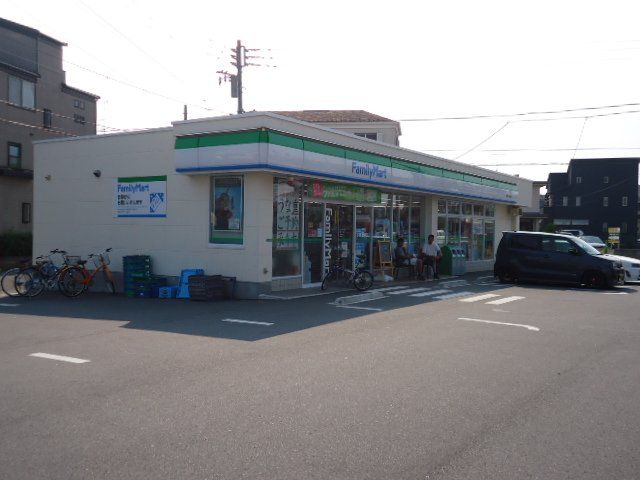 近くのファミリーマート寒川一之宮店まで451m（徒歩6分）