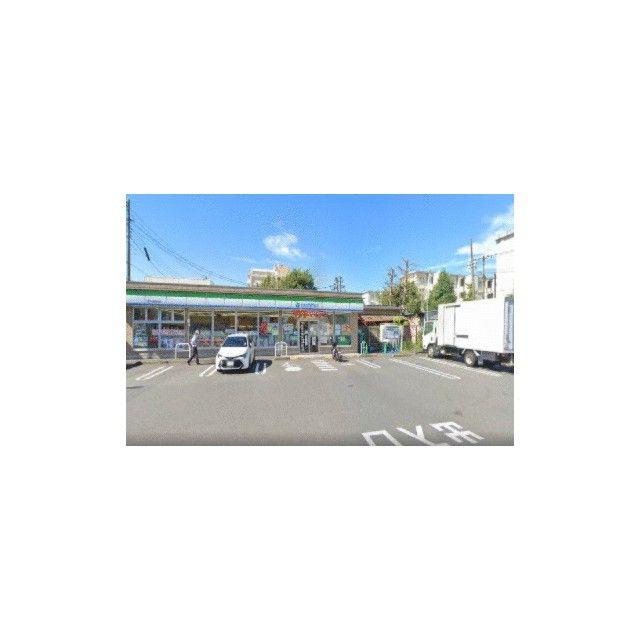 近くのファミリーマート横浜上飯田団地店まで987m（徒歩13分）