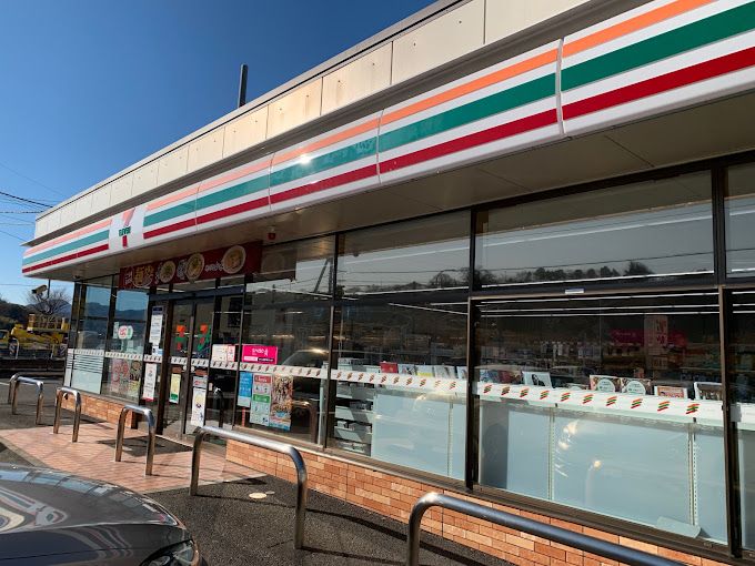 近くのセブンイレブン 秦野今泉店まで243m（徒歩4分）