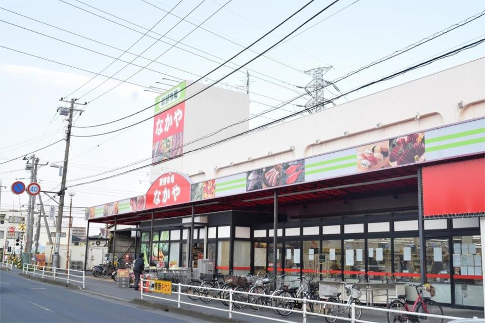 近くのなかやまで381m（徒歩5分）