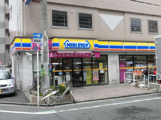 近くのミニストップ 新栄町店まで516m（徒歩7分）