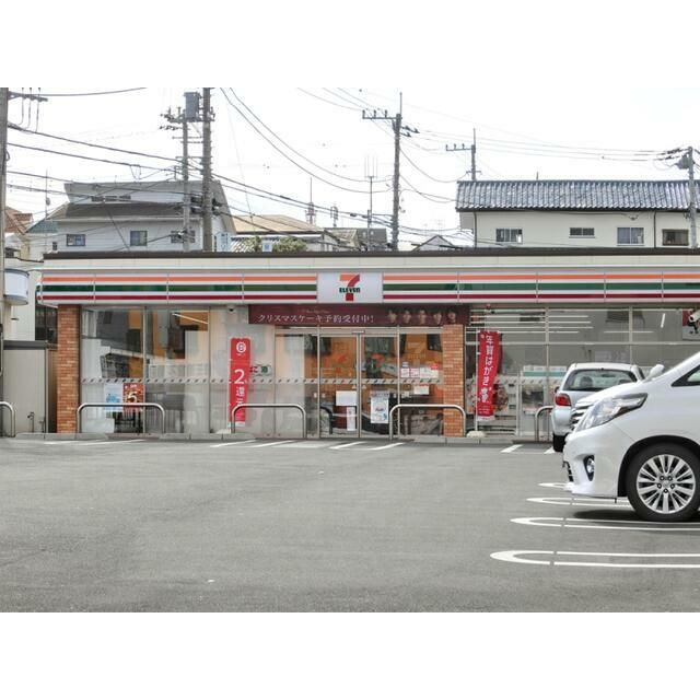 近くのセブンイレブン秦野東海大学前駅入口店まで312m（徒歩4分）
