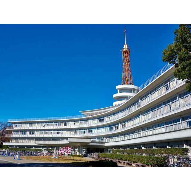 近くの私立東海大学湘南キャンパスまで1,647m（徒歩21分）