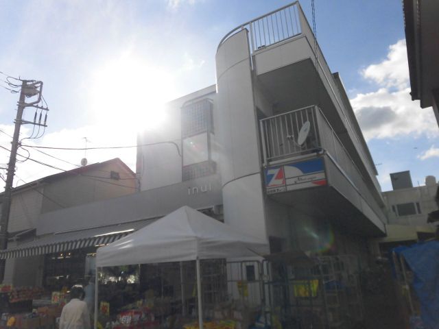 近くの全日食チエーンイヌヰ熊沢商店まで500m（徒歩7分）