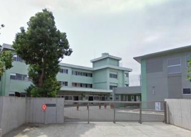 近くの厚木市立清水小学校まで749m（徒歩10分）