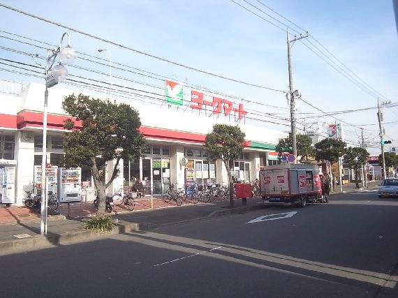 近くのヨークマート六会店まで306m（徒歩4分）