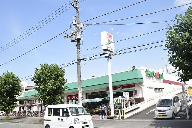 近くのヨークマート鴨宮店まで533m（徒歩7分）