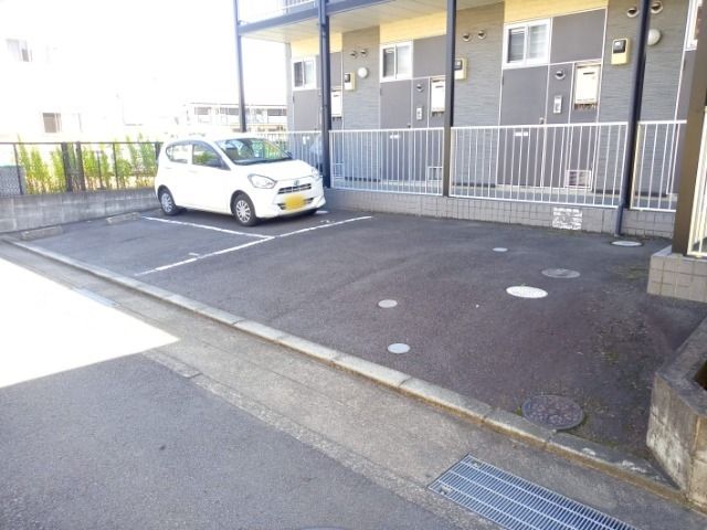 近くのいずみストアーまで392m（徒歩5分）