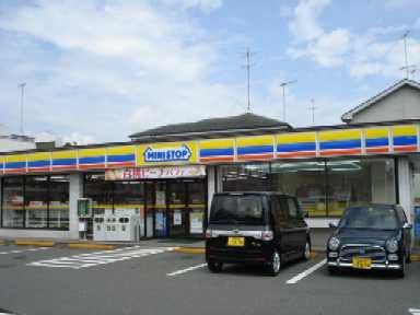 近くのミニストップ（コンビニ）まで420m（徒歩6分）