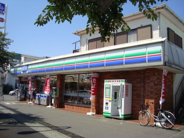 近くのスリーエフまで850m（徒歩11分）