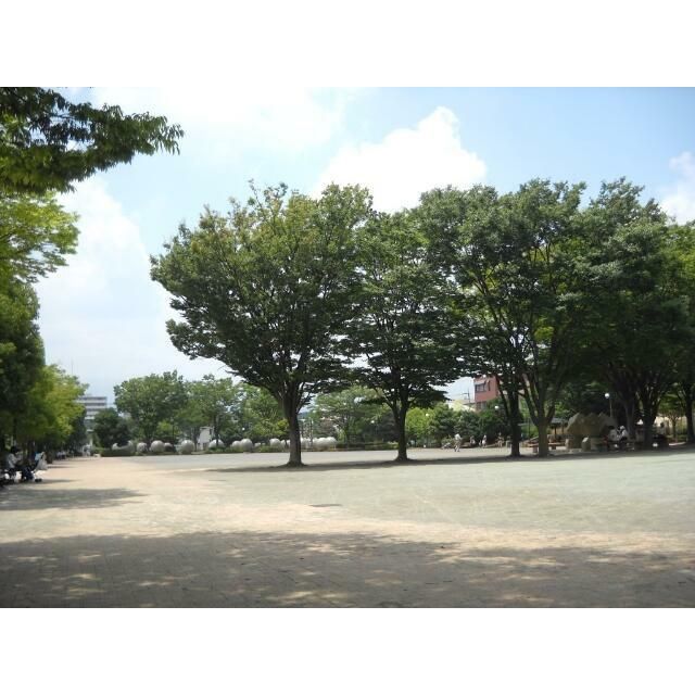近くの厚木中央公園まで412m（徒歩6分）