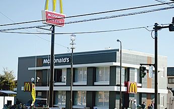 近くのマクドナルド 鶴巻温泉店まで502m（徒歩7分）
