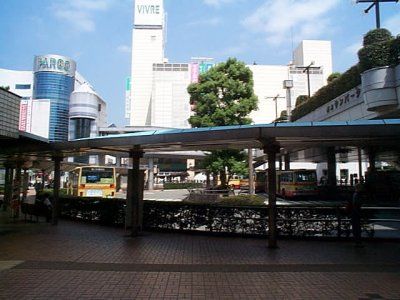 近くの厚木サティーまで240m（徒歩3分）