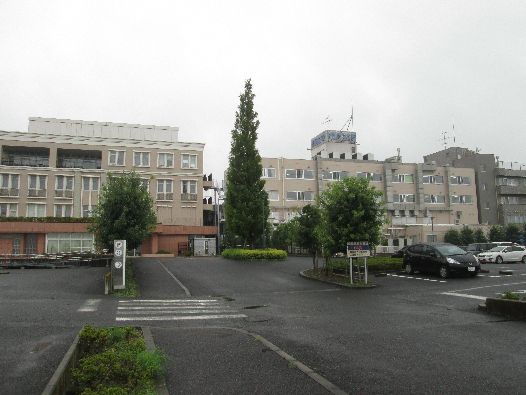 近くの綾瀬厚生病院まで517m（徒歩7分）