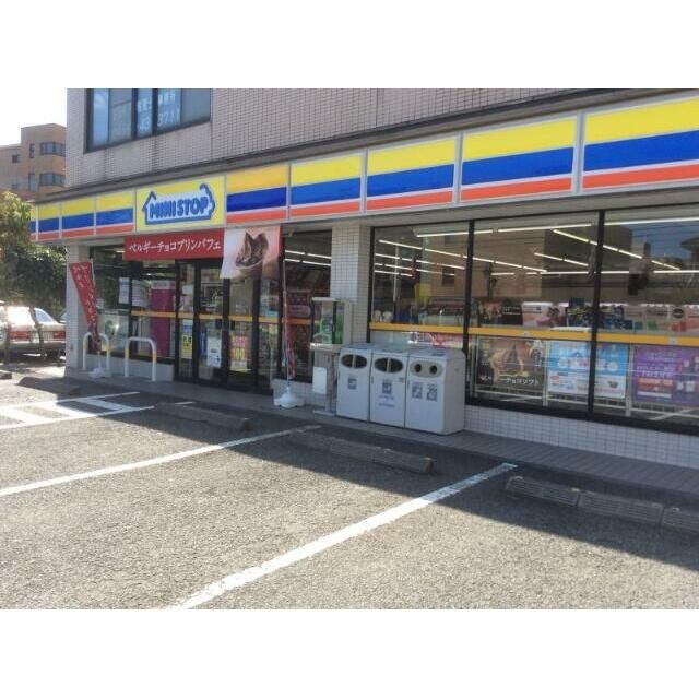 近くのミニストップ　湘南台3丁目店まで242m（徒歩4分）