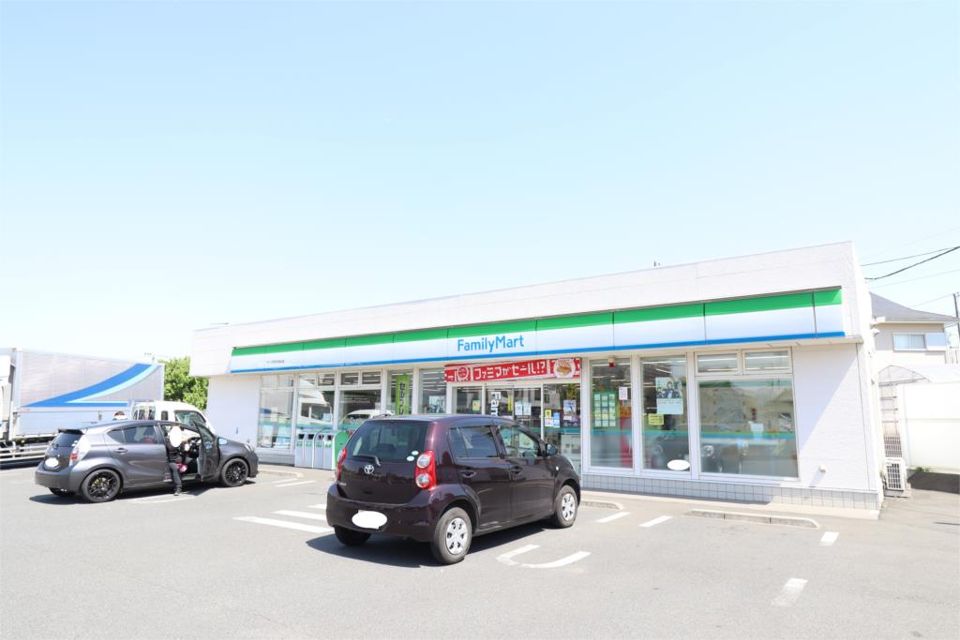 近くのファミリーマート サンズ厚木温水店まで707m(徒歩9分)