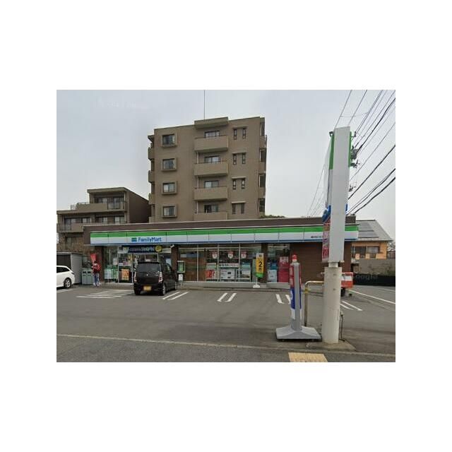 近くのファミリーマート藤沢石川五丁目店まで405m（徒歩6分）