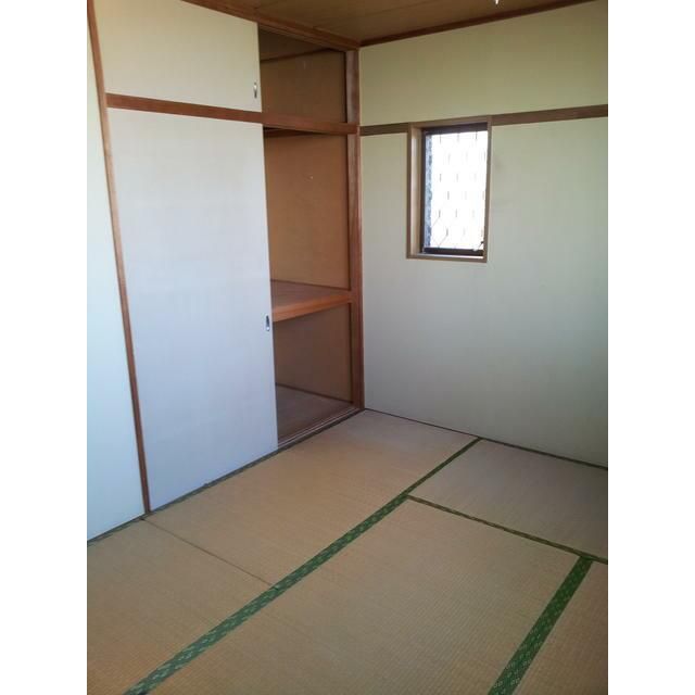 近くの和室　押入れ方向まで1m（徒歩1分）