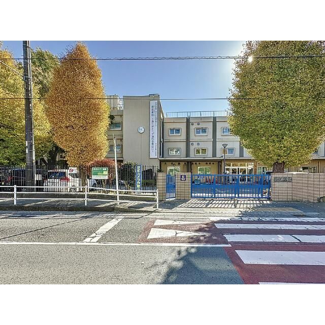 近くの大和市立　上和田中学校まで1,400m（徒歩18分）
