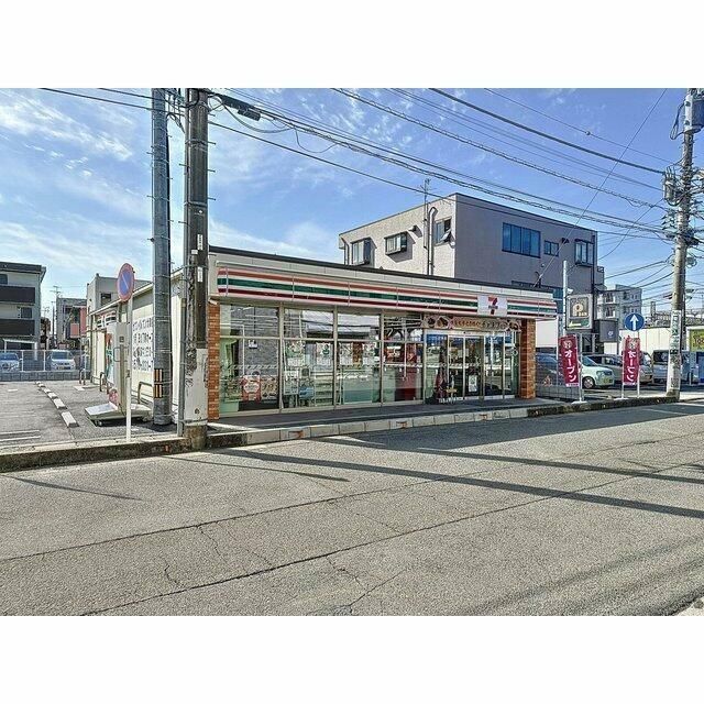 近くのセブンイレブン　大和桜ヶ丘東口店まで180m（徒歩3分）