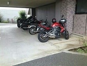 近くのバイク置場まで30m（徒歩1分）