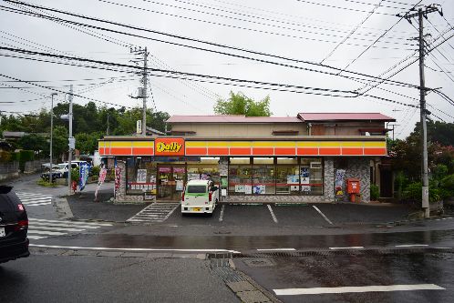 近くのデイリ-ヤマザキ平塚公所店まで337m（徒歩5分）