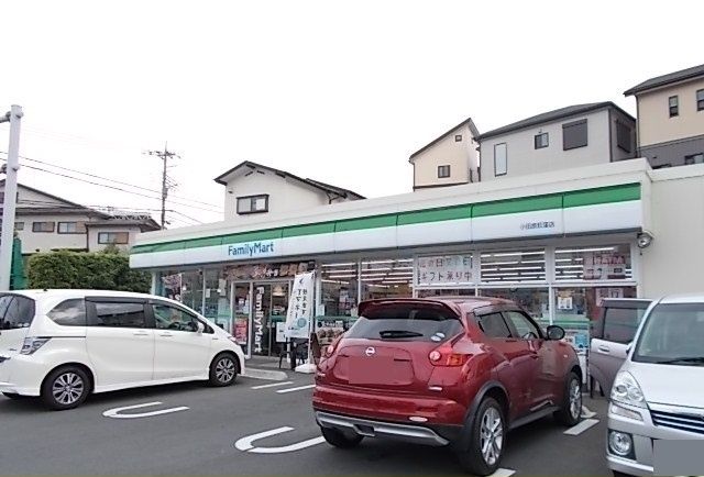 近くのファミリーマート荻窪店まで100m（徒歩2分）