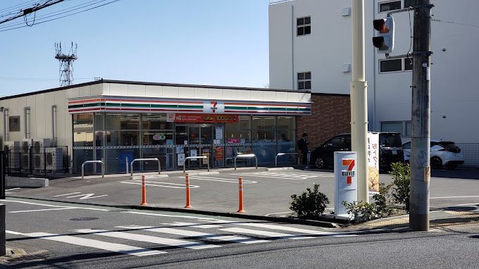 近くのセブンイレブン 秦野寿町店まで755m（徒歩10分）