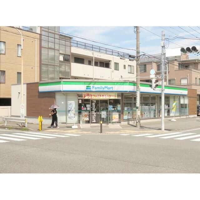 近くのファミリーマート藤沢善行店まで355m（徒歩5分）