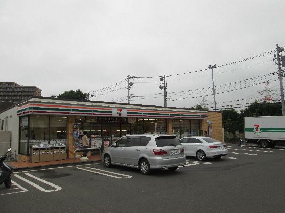 近くのセブンイレブン 綾瀬上土棚中1丁目店まで387m（徒歩5分）