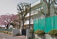 近くの桂台中学校まで784m（徒歩10分）
