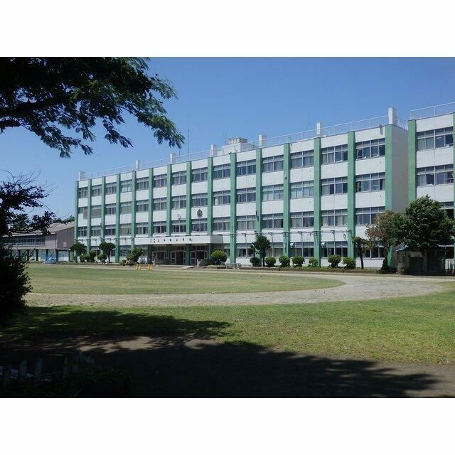 近くの大和市立　上和田小学校まで450m（徒歩6分）