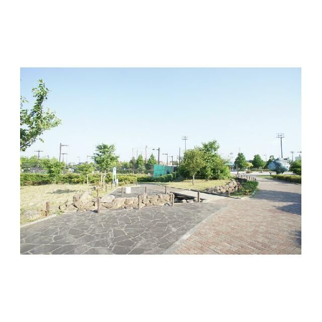 近くの秦野市立おおね公園まで427m（徒歩6分）