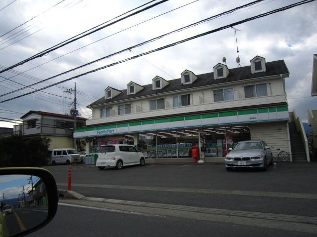 近くのファミリーマート 小田原蛍田店まで392m（徒歩5分）