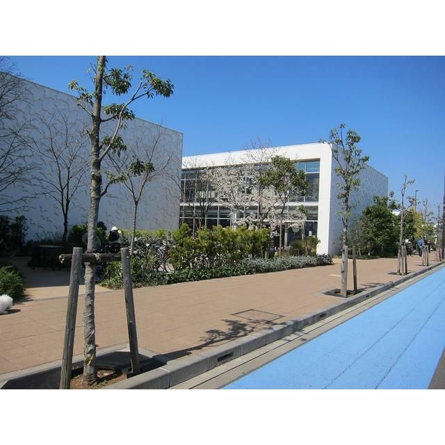 近くの湘南Tサイト（徒歩約9分）まで800m（徒歩10分）