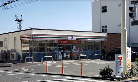 近くのセブンイレブン 秦野寿町店まで445m（徒歩6分）