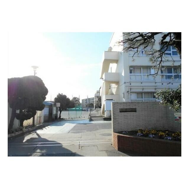 近くの横浜市立大正中学校まで321m（徒歩5分）