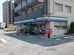 近くのスリーエフまで1,010m（徒歩13分）