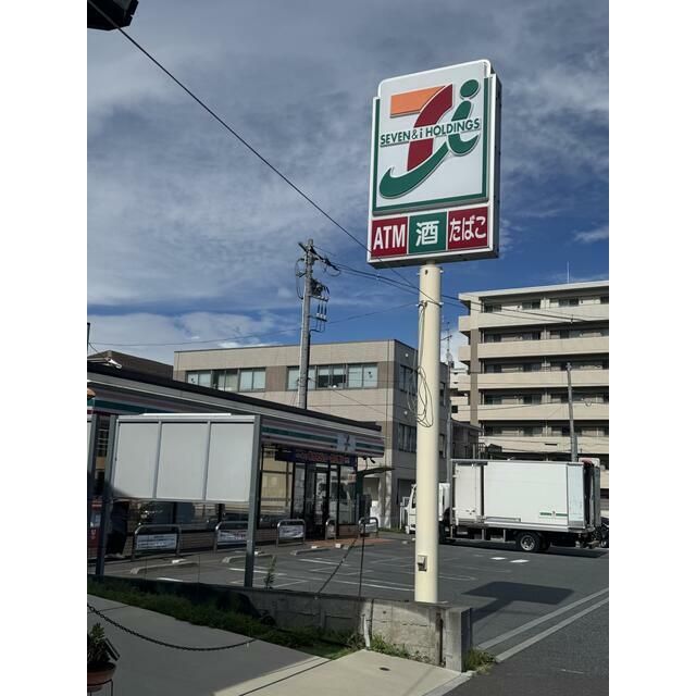 近くのセブンイレブン横浜戸塚小学校南口店まで140m（徒歩2分）