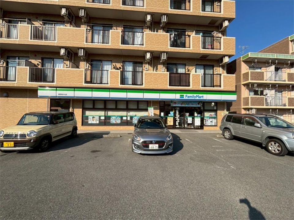 近くのファミリーマート 秦野南矢名店まで635m（徒歩8分）