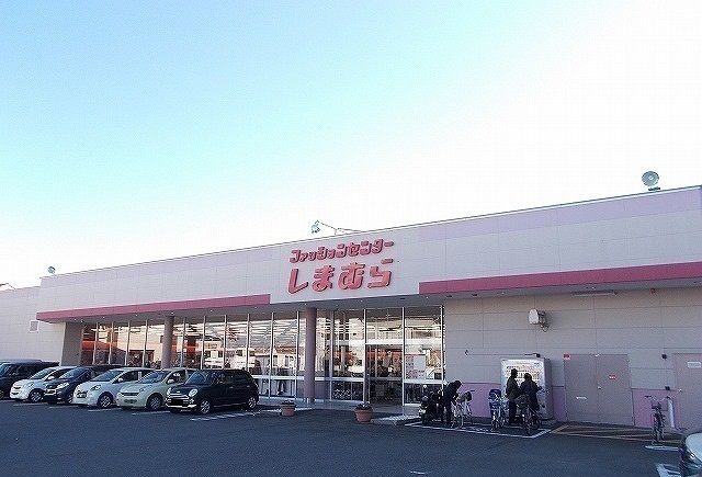 近くのしまむら東町店まで600m（徒歩8分）