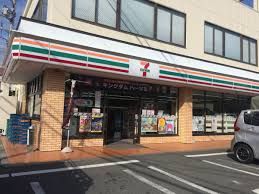 近くのセブンイレブン 小田原鴨宮駅南店まで852m（徒歩11分）